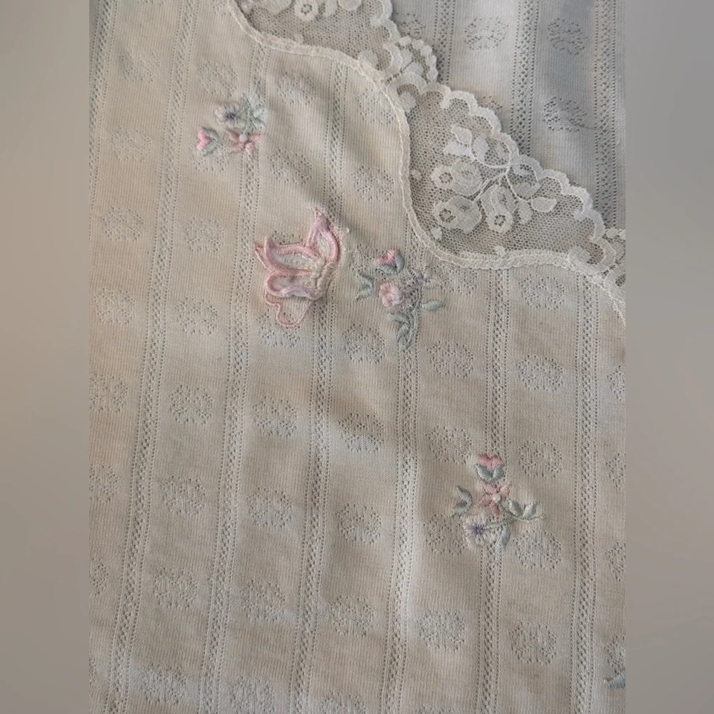 Etienne Vintage ivory sleep shirt/Chemise chest 44” size Large-cotton/poly blend